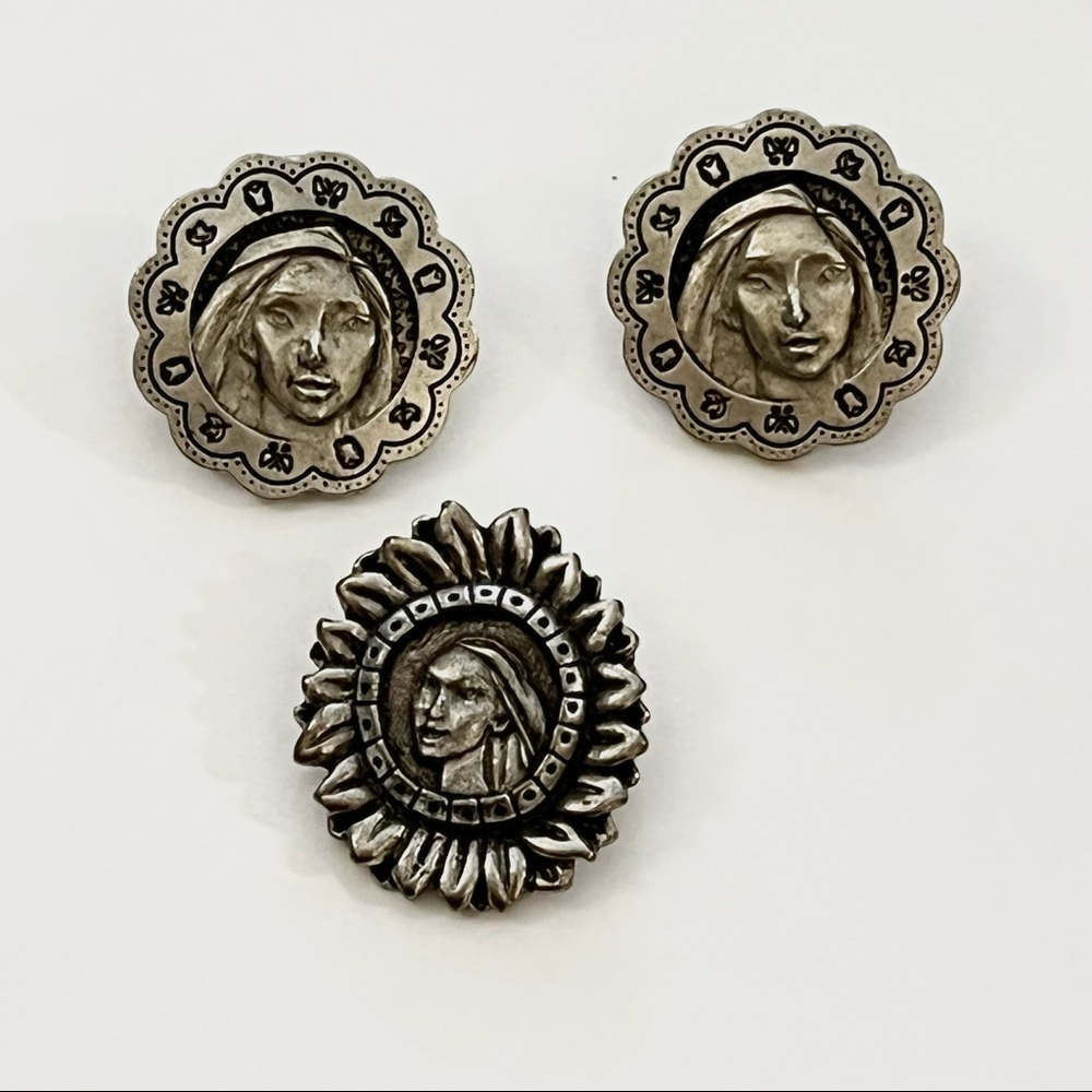 Vintage Disney’s Pocahontas earrings and pin set